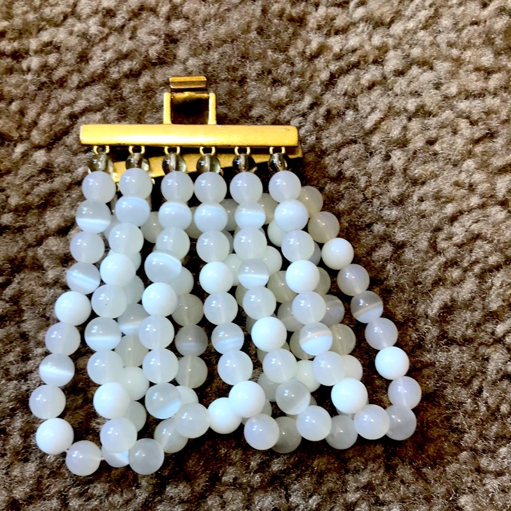 Plastic white pearls